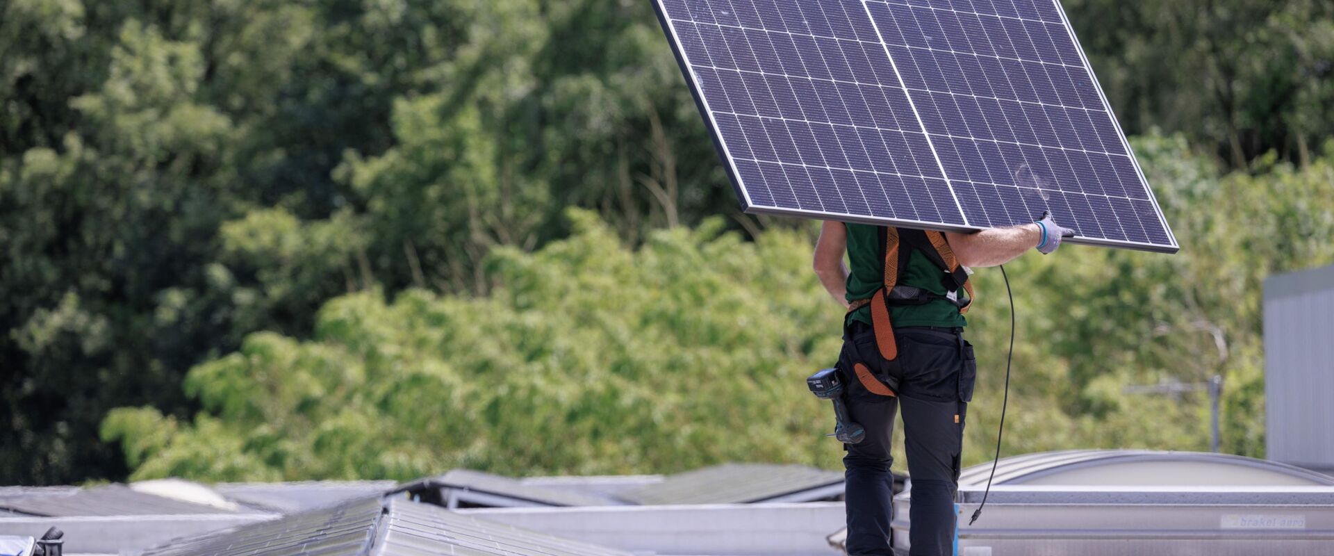 Zonnepanelen voor bedrijven - installatie bij Kempa Zonnepanelen voor bedrijven - installatie bij Kempa
